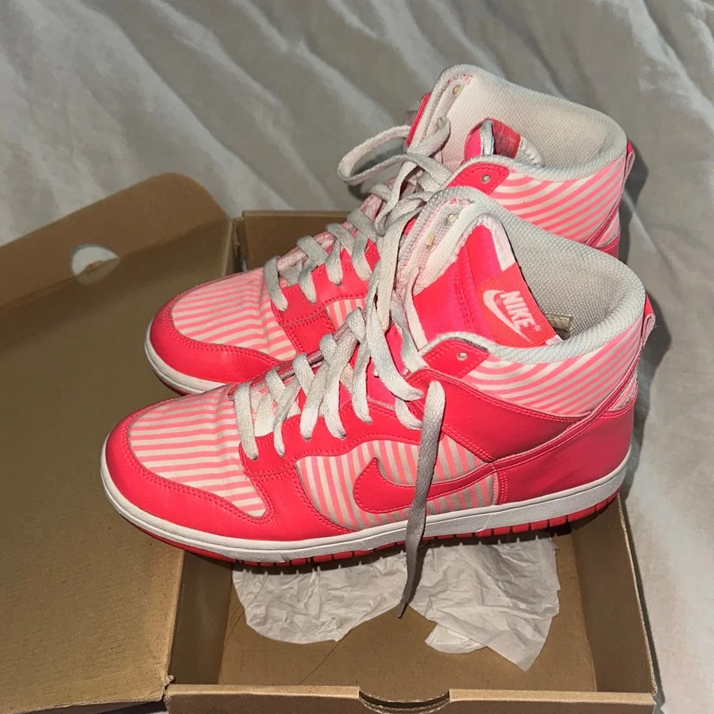 Nike Pink and White Striped Sneakers - Picture 6 of 9